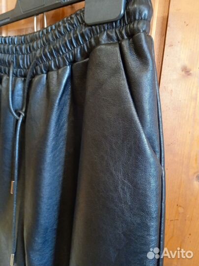 Брюки чёрные зауженные из экокожи 46 р-ра