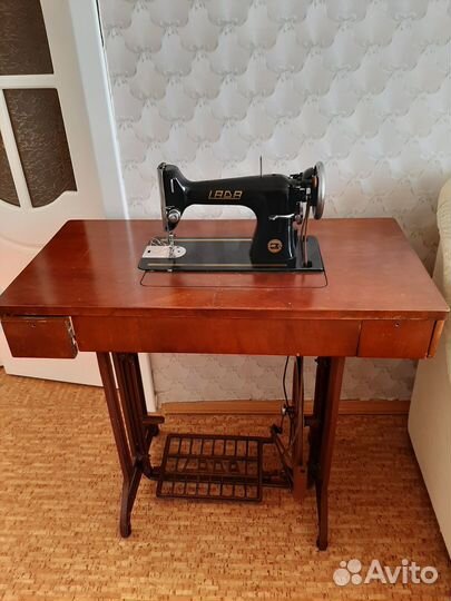 Швейная машинка LADA121