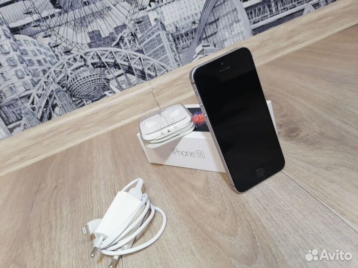 iPhone SE, 32 ГБ