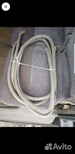 Пластик уплотнитель проема дверей Mazda Premacy