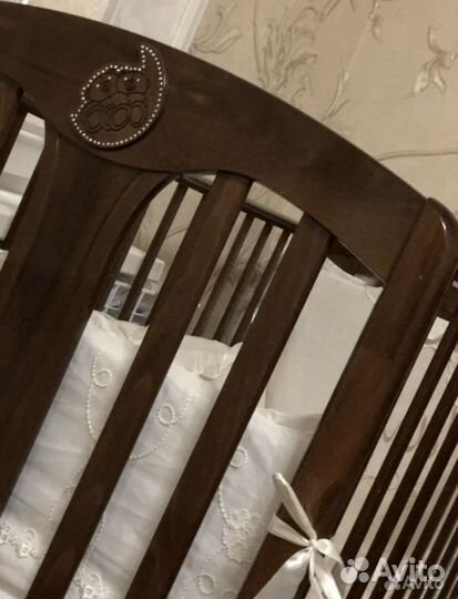 Детская кроватка с маятником и ящиком