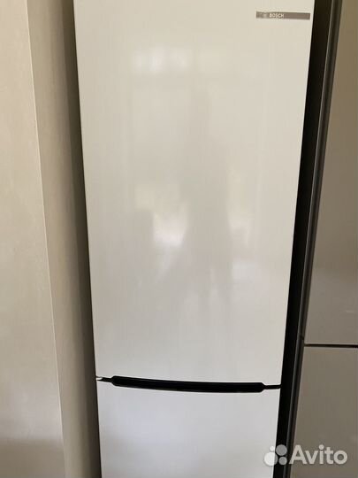 Холодильник bosch KGV39XW22R