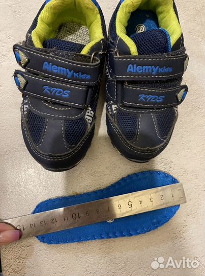 Детские кроссовки