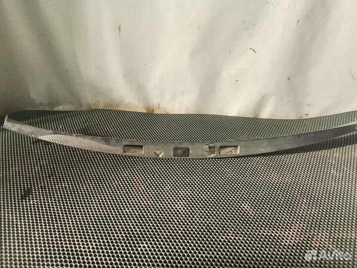 Молдинг крышки багажника Jaguar XF