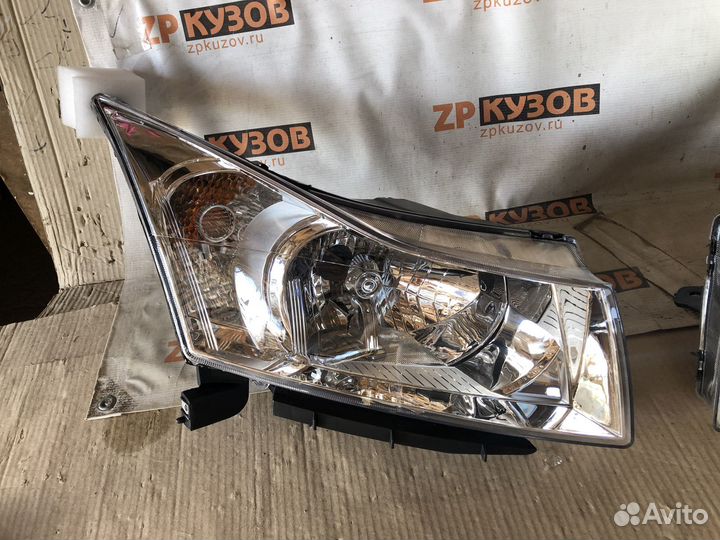 Cruze 13- Рестайл Хром механ. регул. правая фара