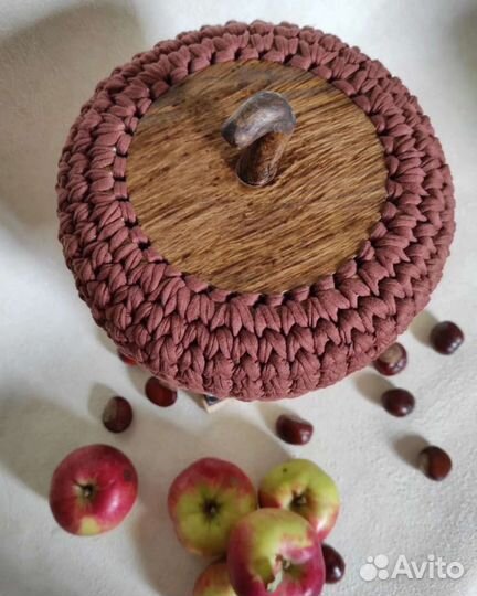 Интерьерная вязаная декоративная корзина Желудь