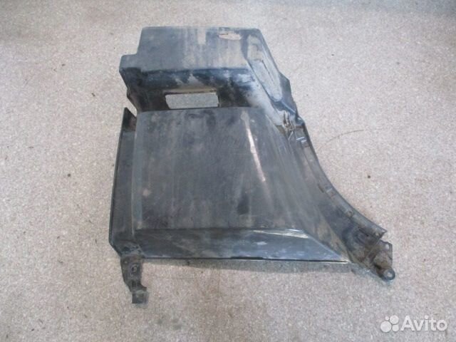 Подножка левая Volvo 82136982