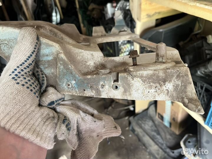 Кронштейн заднего бампера Форд Фокус 2