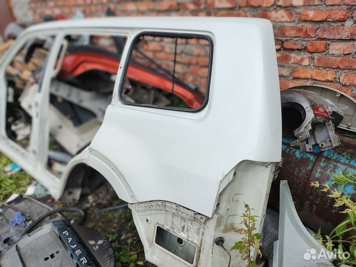 Боковина на Паджеро 4 левая крыло заднее левое