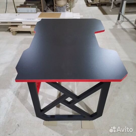 Компьютерный стол в стиле лофт