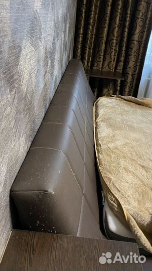 Кровать двухспальная с матрасом