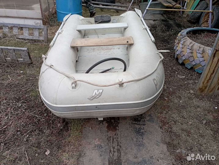 Моторная лодка quicksilver