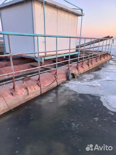 Пантон металлический