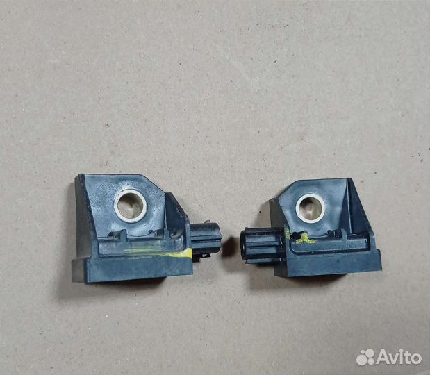 Боковой датчик удара Mitsubishi Pajero Sport 2