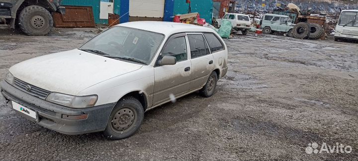 Toyota Corolla 2.2 AT, 2001, битый, 250 000 км