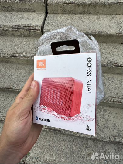 Музыкальная колонка jbl go essential