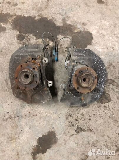 Bmw e60 530d Перед.поворотный кулак в сборе