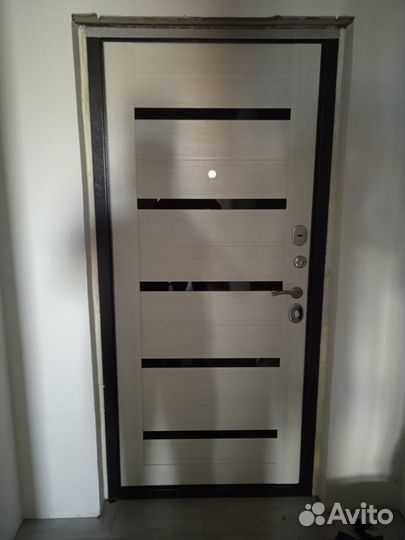 Дверь входная Сотка эшвайт