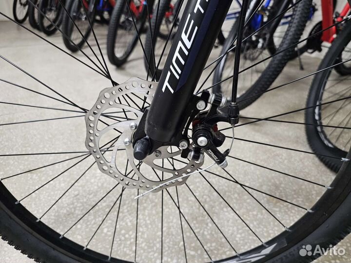 Велосипед на 27,5х колесах красный