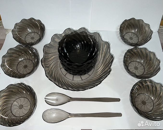 Новый пластиковый сервиз для салата