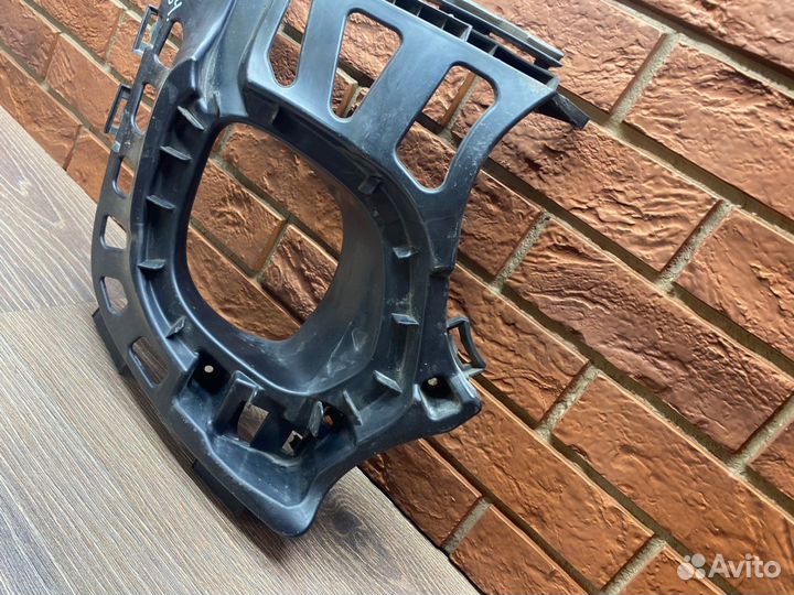 Кронштейн противотуманной фары правый Mini F56 Jcw