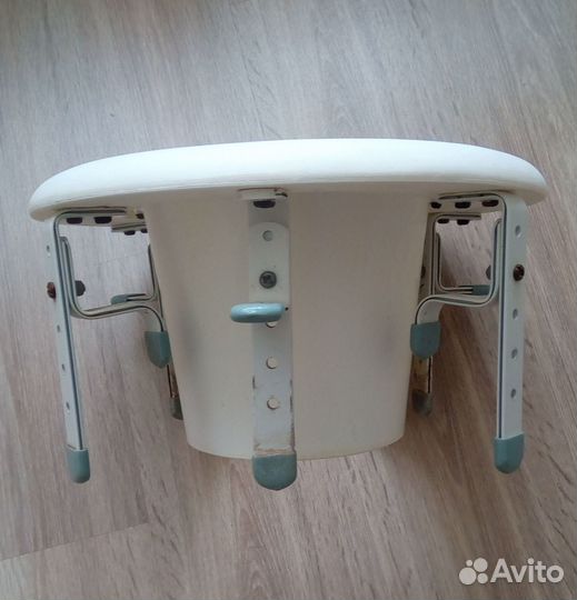 Сиденье на унитаз для инвалидов