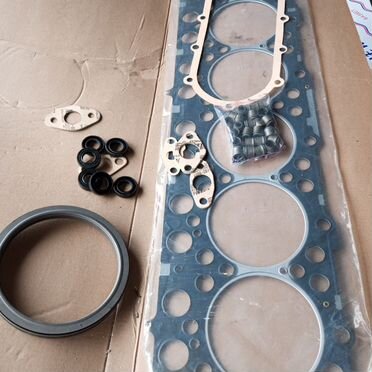 Набор прокладок на двигатель FE-6