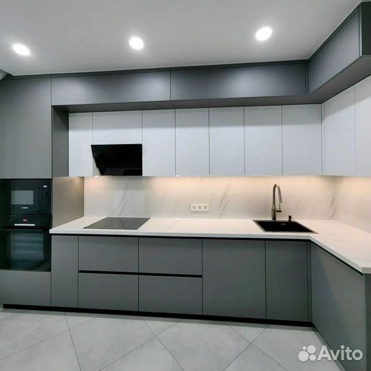 В потолок кухня на заказ