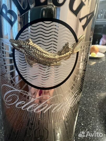 Пустая бутылка и коробка от виски Macallan