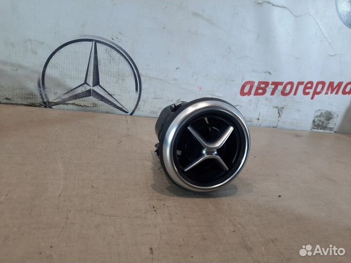 Дефлектор воздушный Mercedes A180 W176 270.910