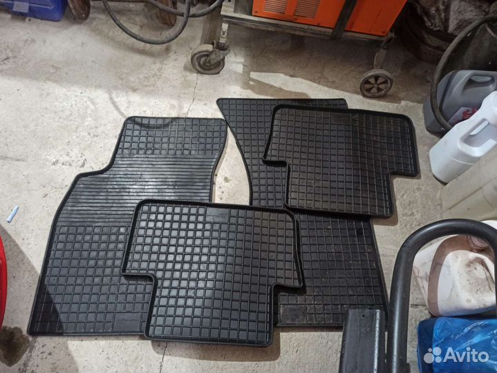 Резиновые коврики в салон а4 б8