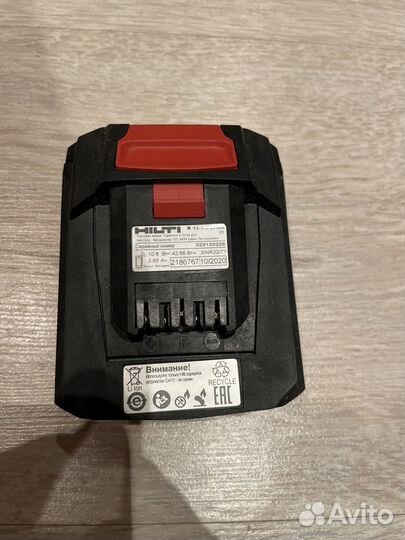 Зарядное устройство и аккумулятор Hilti