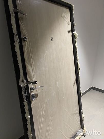 Дверь входная металическая бу 2080 на 980