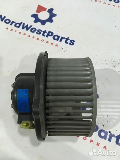 Моторчик печки Mitsubishi Carisma седан 1.6 4G92