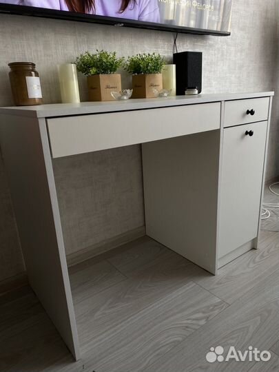 Письменный стол