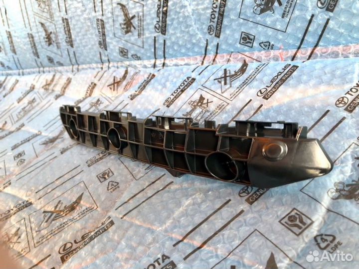 Кронштейн бампера передний правый Lexus Lx 570