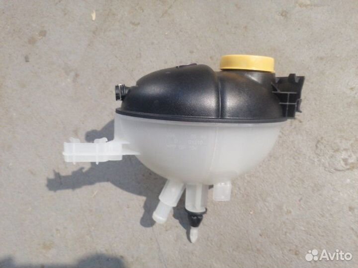 Бачок расширительный Mercedes Benz C-Class W204