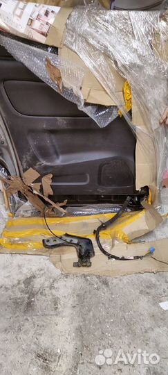 Дверь Nissan serena