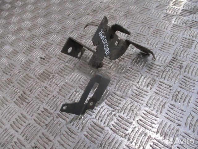 Кронштейн Volvo 22061017