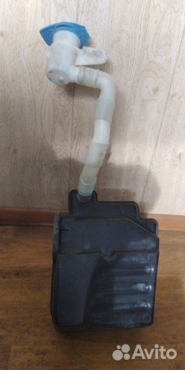 Бачок омывателя в сборе с моторчиком Skoda Yeti