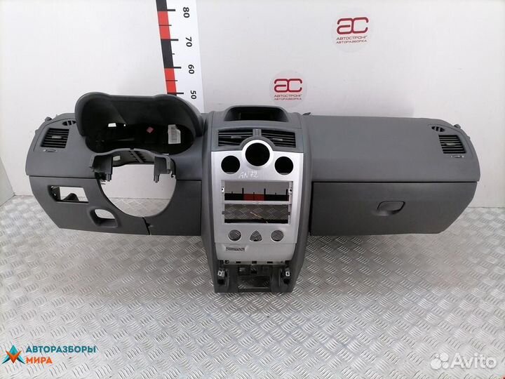 Панель передняя салона (торпедо) Renault Megane 2