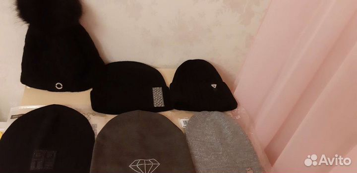 Новенькие теплые фирменые шапки