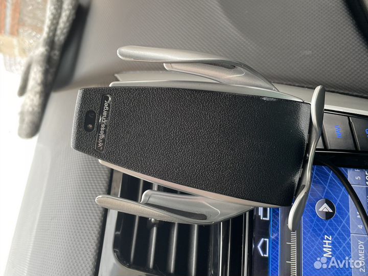 Держатель-зарядка для телефона в машину