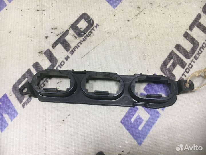 Накладка кнопок центральная Дэу Нексия Н150