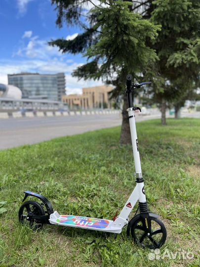 Самокат городской с подвеской белый