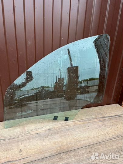 Стекло переднее левое Nissan Terrano D10 H4M 438