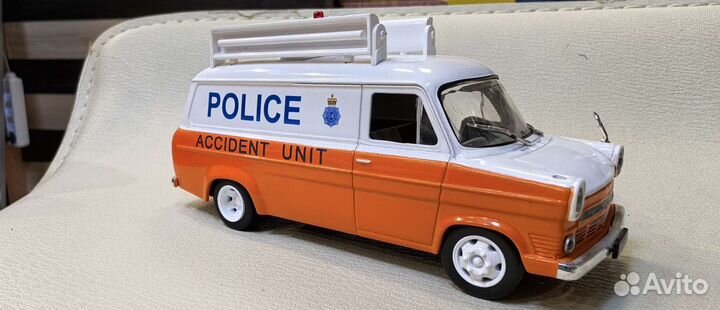 Модель авто 1 43. Полиция. Ford Transit MKI