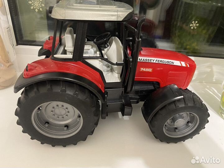 Игрушка трактор