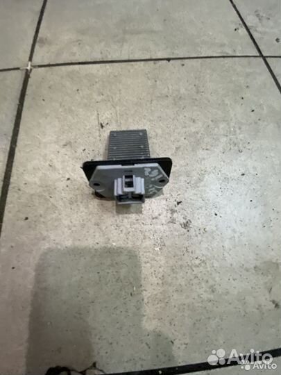 Резистор печки Hyundai Elantra 3 XD