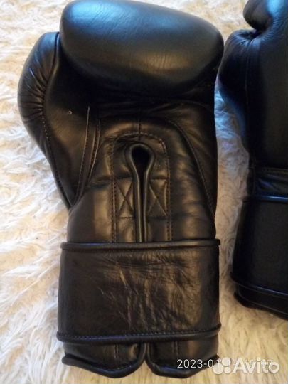 Боксерские перчатки 18 oz